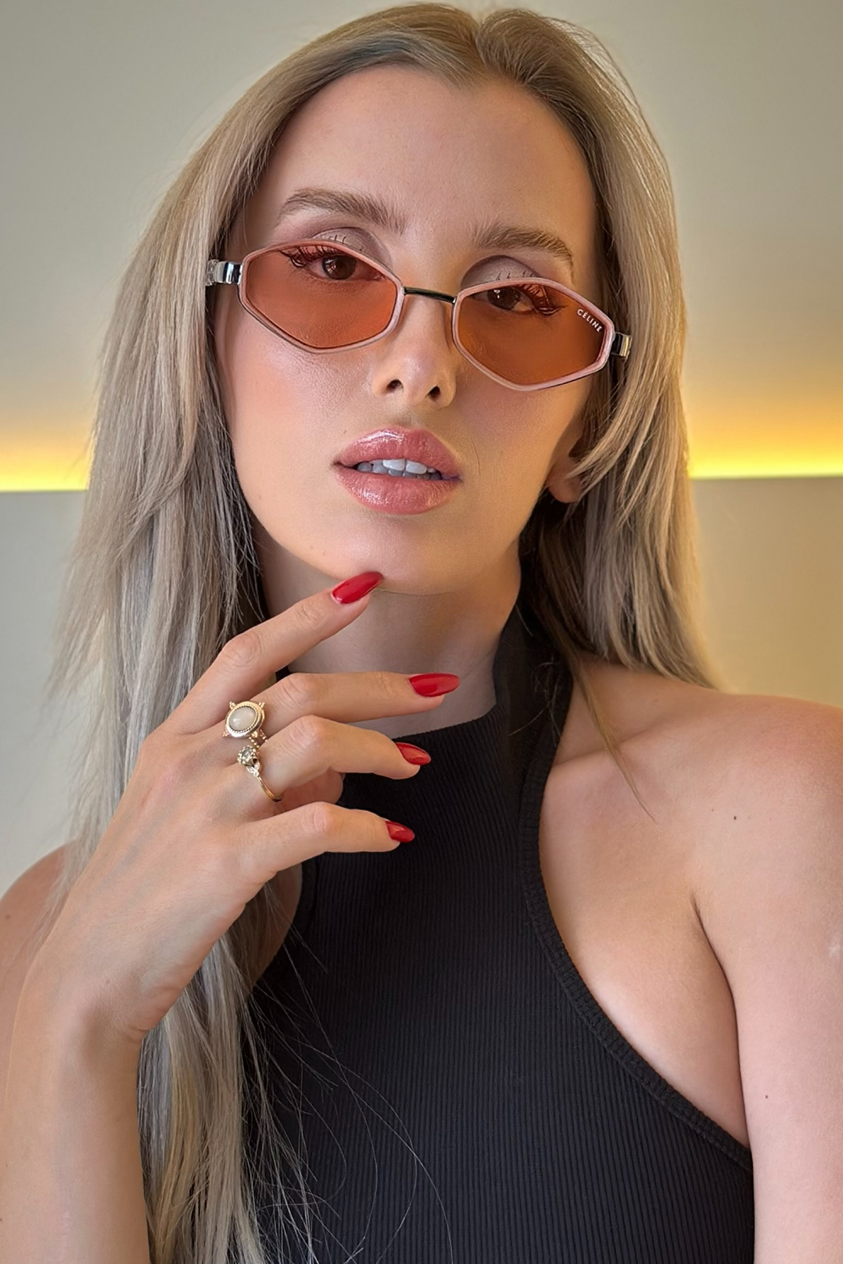 Cln- Güneş Gözlüğü Pembe Cam Siyah Çerçeve 22-08-2025