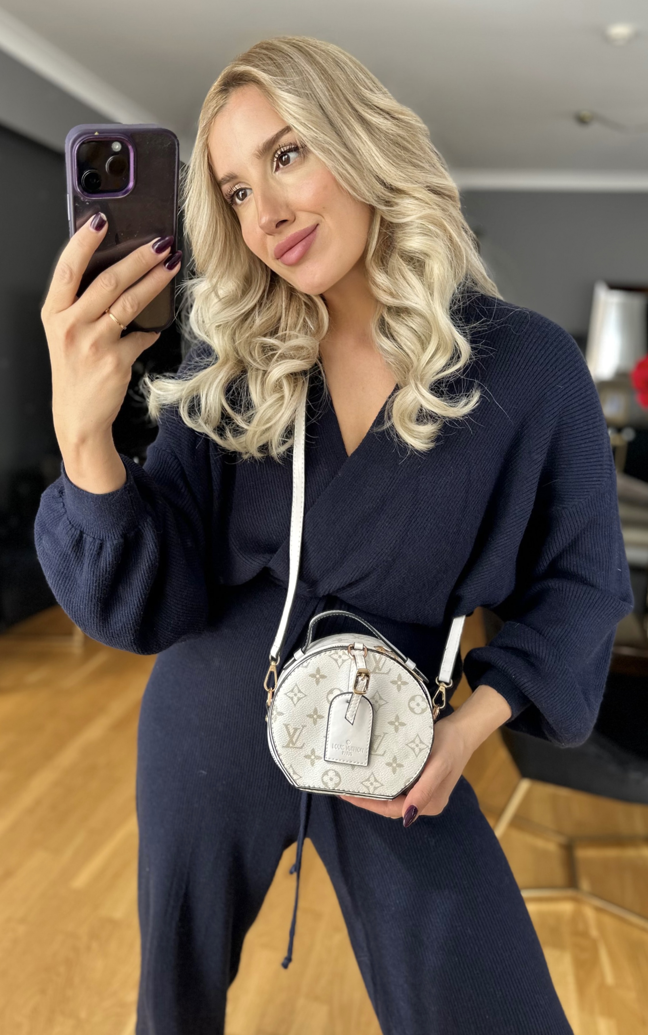 LV. - Necklace Beyaz Krem Logo