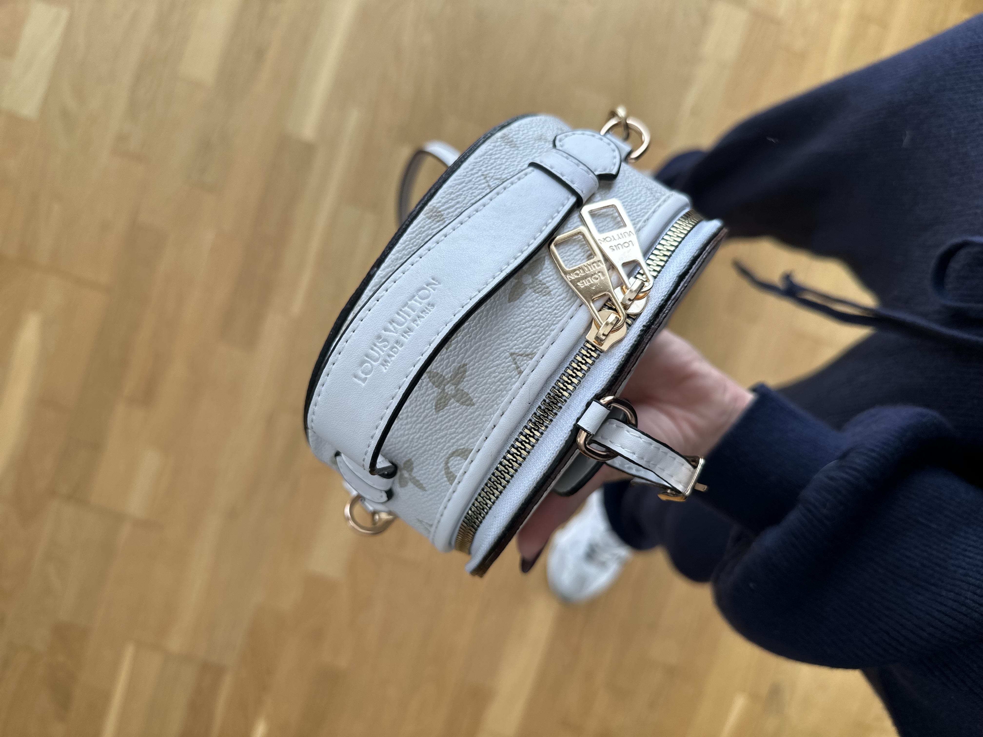 LV. - Necklace Beyaz Krem Logo