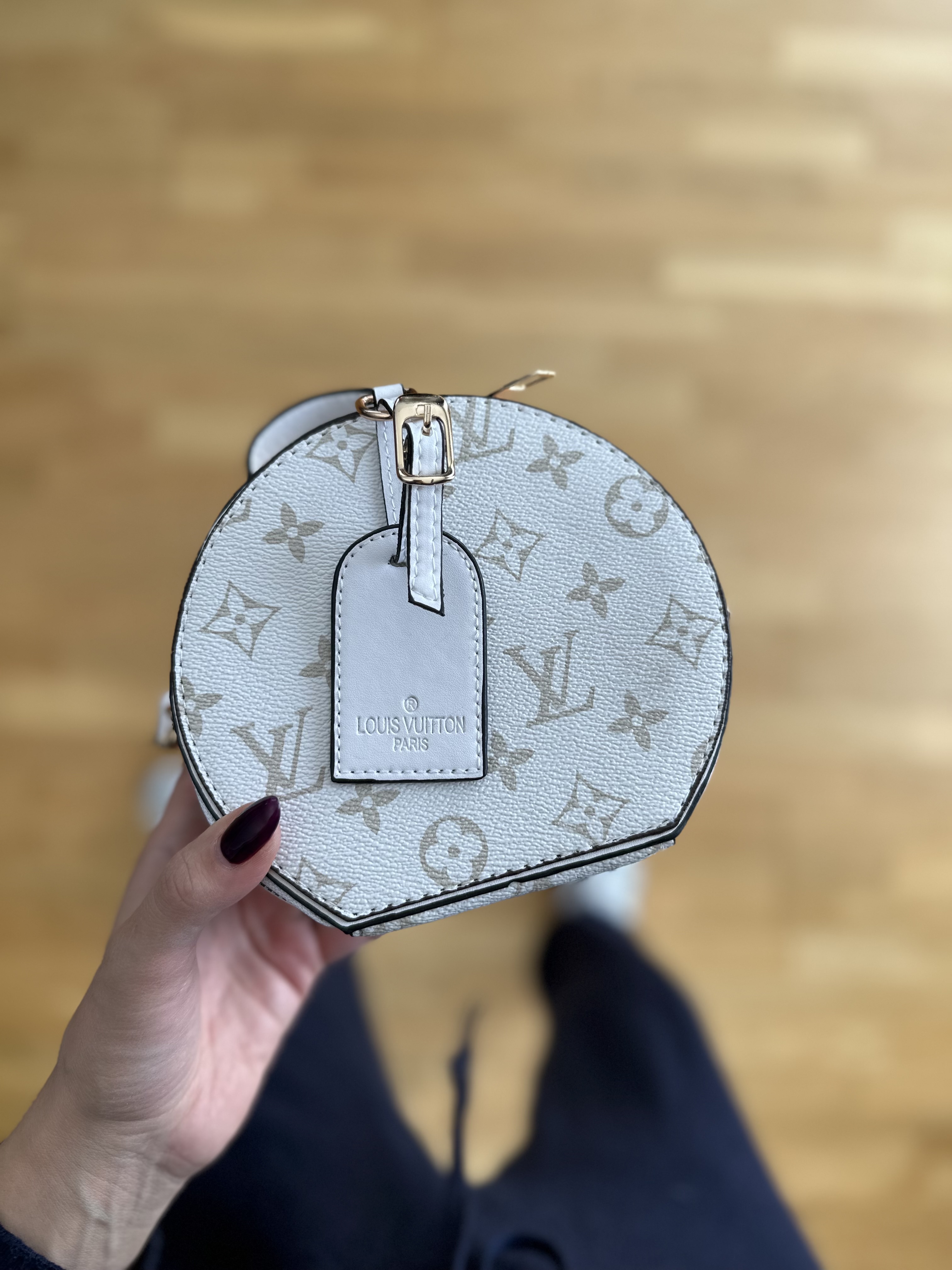 LV. - Necklace Beyaz Krem Logo