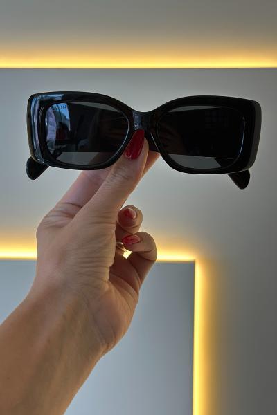 Cln- Güneş Gözlüğü Siyah Cam Logo Detay 22-08-2025